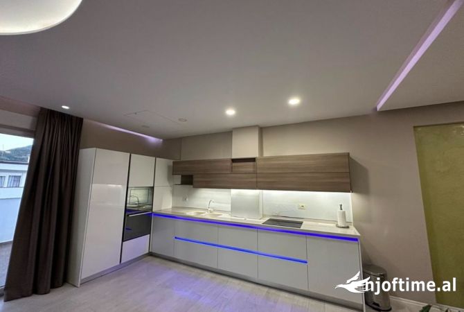 Shtepi me qera Apartament ne Tirane, 3+1, Mobilimi E mobiluar, Pagesa 1,300  Euro.