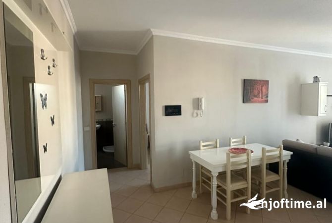 Shtepi ne shitje Apartament ne Tirane, 2+1, Mobilimi Pjeserisht e mobiluar, Pagesa 150,000  Euro.