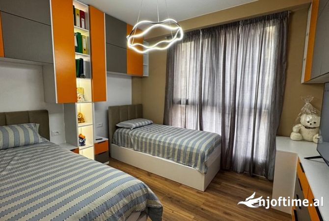Shtepi ne shitje Apartament ne Tirane, 2+1, Mobilimi E mobiluar, Pagesa 215,000  Euro.