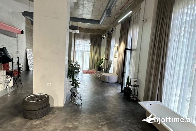 Ambient biznesi me qera 3+1 ne Tirane - 2,500 Euro