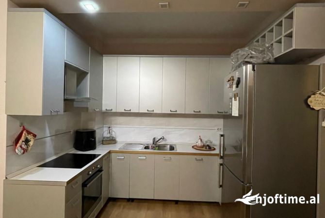 Shtepi me qera Apartament ne Tirane, 2+1, Mobilimi Bosh, pa mobiluar, Pagesa 750  Euro.