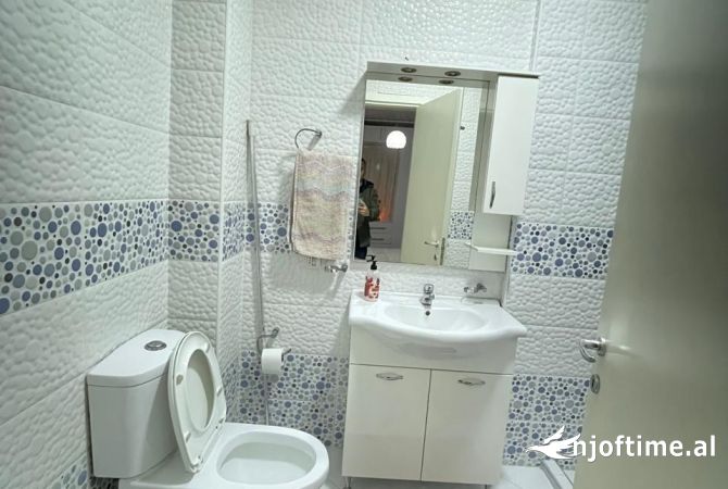 Shtepi me qera Apartament ne Tirane, 2+1, Mobilimi Bosh, pa mobiluar, Pagesa 750  Euro.