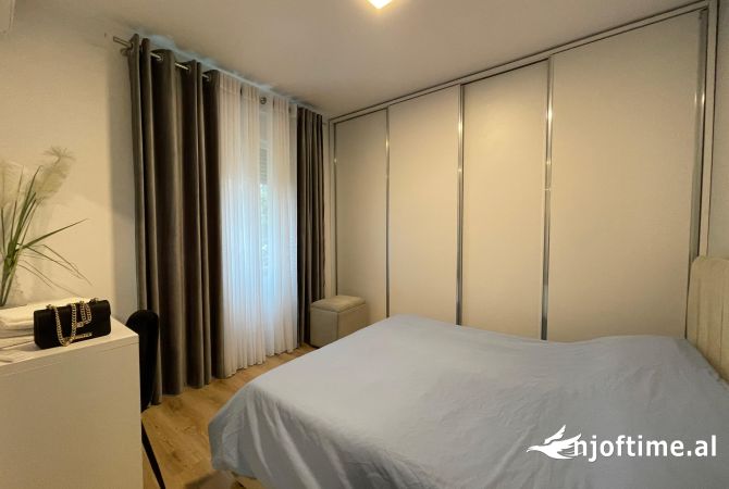 Shtepi me qera Apartament ne Tirane, 2+1, Mobilimi E mobiluar, Pagesa 550  Euro.