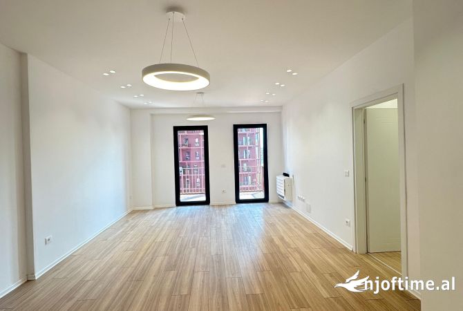 Ambient biznesi me qera te Garden Building 