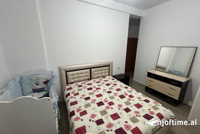 Shtepi me qera Apartament ne Tirane, 3+1, Mobilimi E mobiluar, Pagesa 600  Euro.