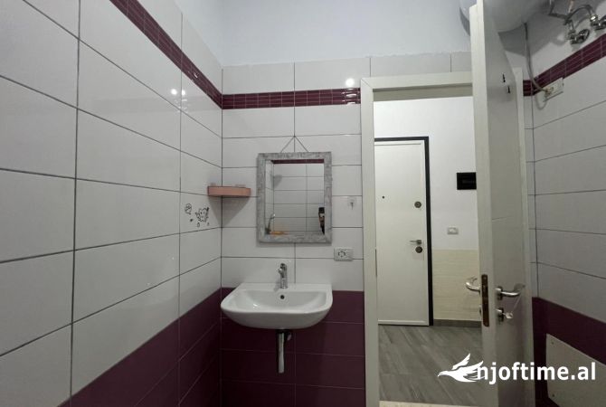 Shtepi me qera Apartament ne Tirane, 3+1, Mobilimi E mobiluar, Pagesa 600  Euro.