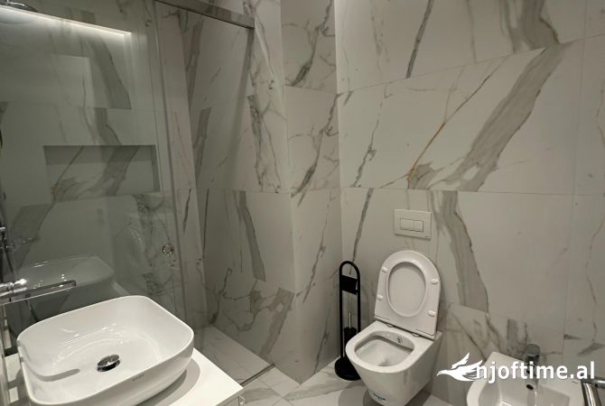 Shtepi me qera Apartament ne Tirane, 2+1, Mobilimi E mobiluar, Pagesa 1,100  Euro.