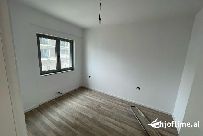 Shtepi ne shitje Apartament ne Tirane, 1+1, Mobilimi Bosh, pa mobiluar, Pagesa 115,000  Euro.