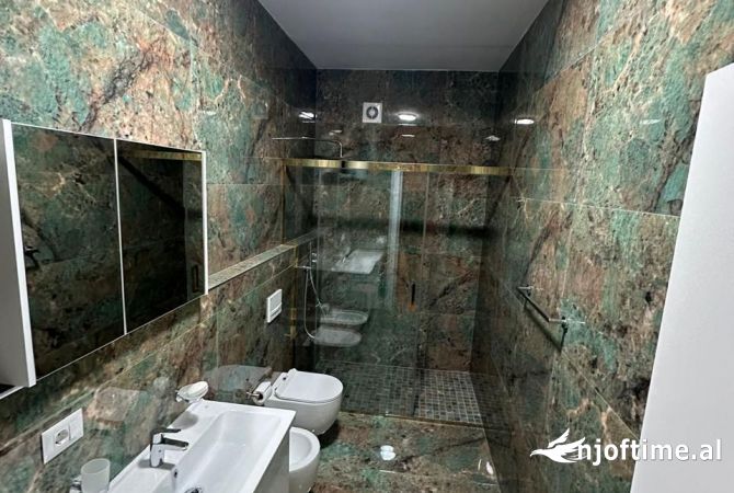 Shtepi me qera 2+1 ne Tirane - 1,200 Euro