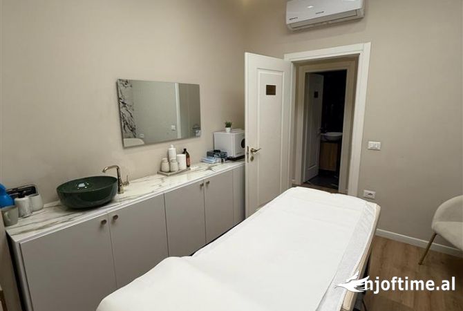 Ambient biznesi me qera 3+1 ne Tirane - 1,500 Euro