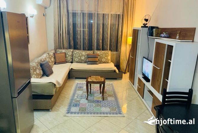 Shtepi me qera Apartament ne Tirane, 1+1, Mobilimi E mobiluar, Pagesa 550  Euro.
