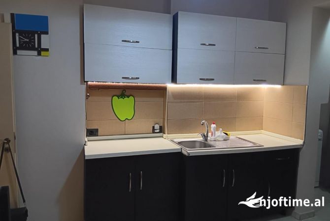 Shtepi me qera Apartament ne Tirane, 1+1, Mobilimi E mobiluar, Pagesa 550  Euro.