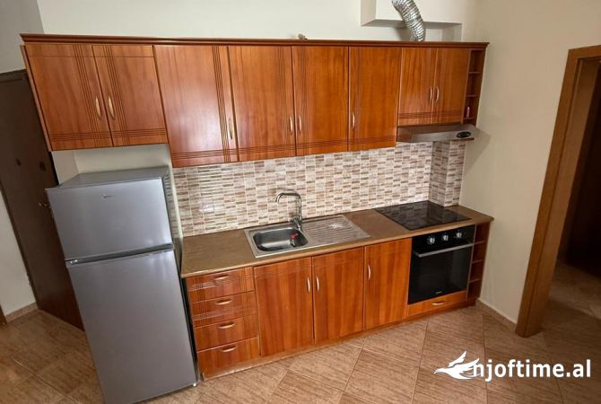 Shtepi me qera Apartament ne Tirane, 2+1, Mobilimi E mobiluar, Pagesa 650  Euro.