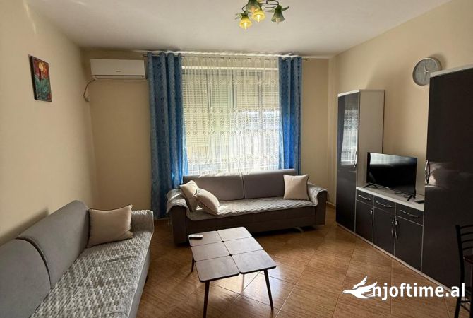 Shtepi me qera Apartament ne Tirane, 2+1, Mobilimi E mobiluar, Pagesa 650  Euro.