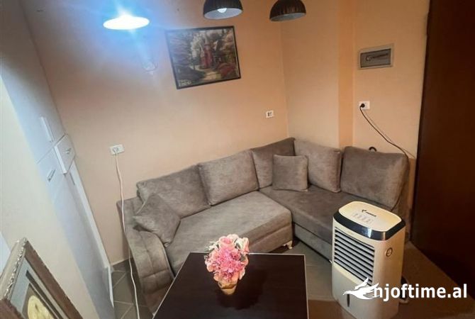 Shtepi me qera Apartament ne Tirane, 1+1, Mobilimi E mobiluar, Pagesa 400  Euro.