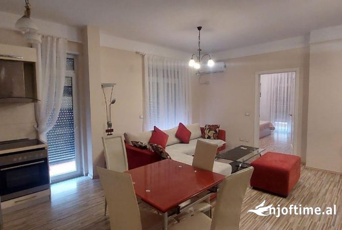 Shtepi me qera Apartament ne Tirane, 2+1, Mobilimi E mobiluar, Pagesa 790  Euro.