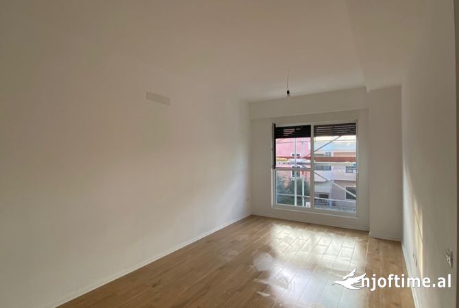 Shtepi me qera Apartament ne Tirane, 2+1, Mobilimi Bosh, pa mobiluar, Pagesa 70,000  Leke.