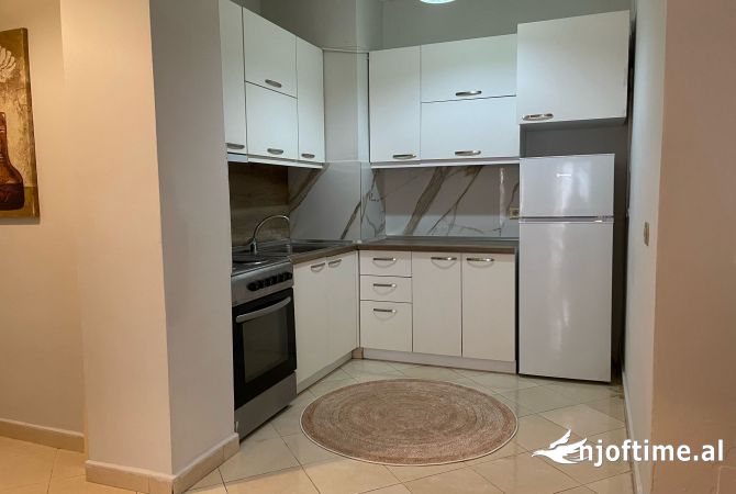 Shtepi me qera Apartament ne Tirane, 2+1, Mobilimi E mobiluar, Pagesa 450  Euro.