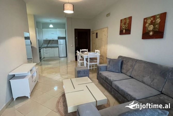 Shtepi me qera Apartament ne Tirane, 2+1, Mobilimi E mobiluar, Pagesa 450  Euro.