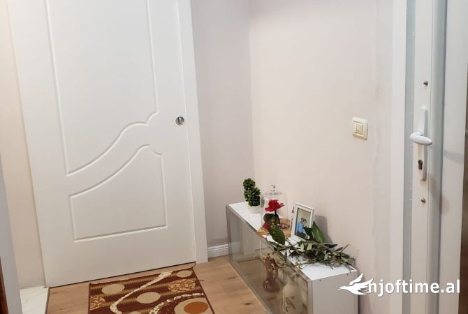Shtepi me qera Duplex(shtepi me 2 kate) ne Tirane, 3+1, Mobilimi E mobiluar, Pagesa 800  Euro.