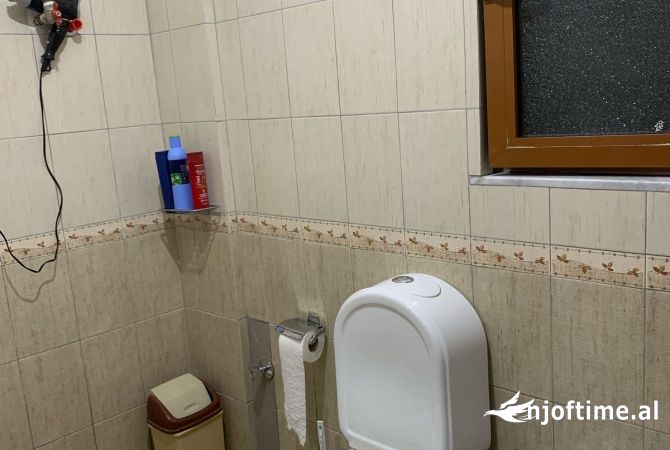 Shtepi me qera Duplex(shtepi me 2 kate) ne Tirane, 3+1, Mobilimi E mobiluar, Pagesa 800  Euro.