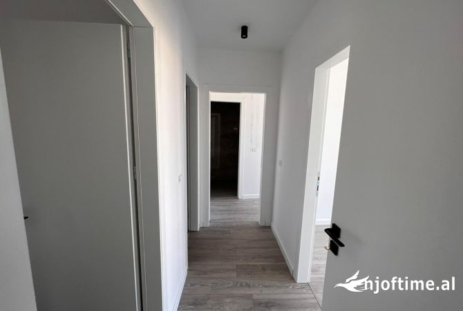 Ambient biznesi me qera 3+1 ne Tirane - 1,300 Euro