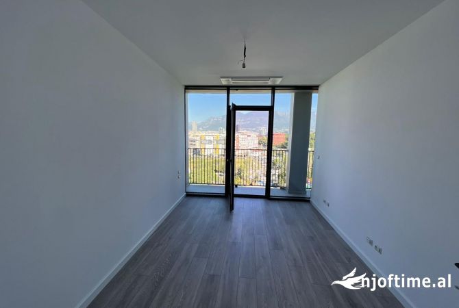 Ambient biznesi me qera 3+1 ne Tirane - 1,300 Euro