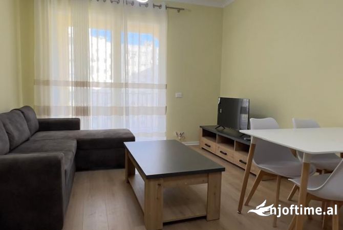 Shtepi me qera Apartament ne Tirane, 2+1, Mobilimi E mobiluar, Pagesa 550  Euro.