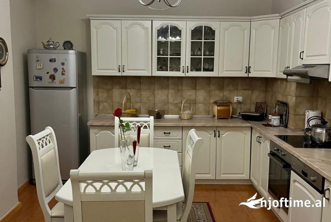 Shtepi me qera Apartament ne Tirane, 2+1, Mobilimi E mobiluar, Pagesa 800  Euro.