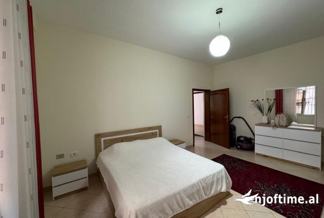 Shtepi me qera Apartament ne Tirane, 1+1, Mobilimi E mobiluar, Pagesa 500  Euro.