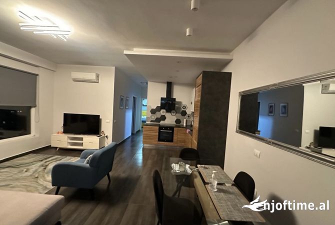Shtepi me qera 2+1 ne Tirane - 900 Euro