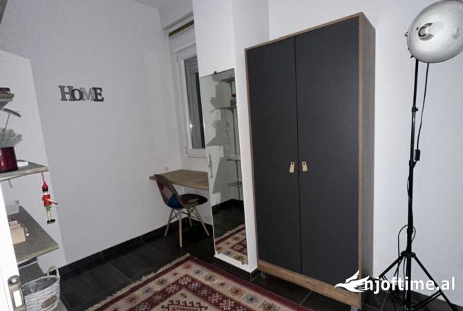 Shtepi me qera Penthose(kati i fundit panoramik) ne Tirane, 2+1, Mobilimi E mobiluar, Pagesa 900  Euro.