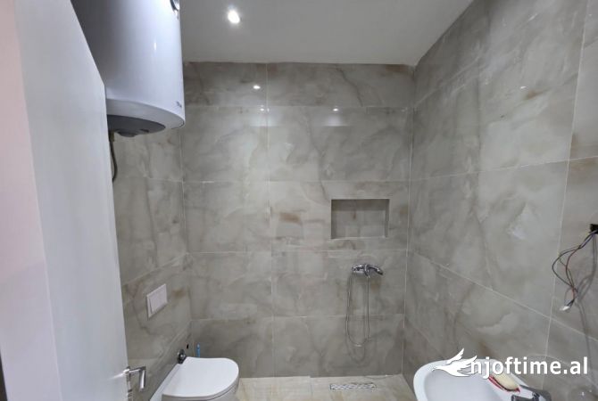 Ambient biznesi me qera 3+1 ne Tirane - 500 Euro