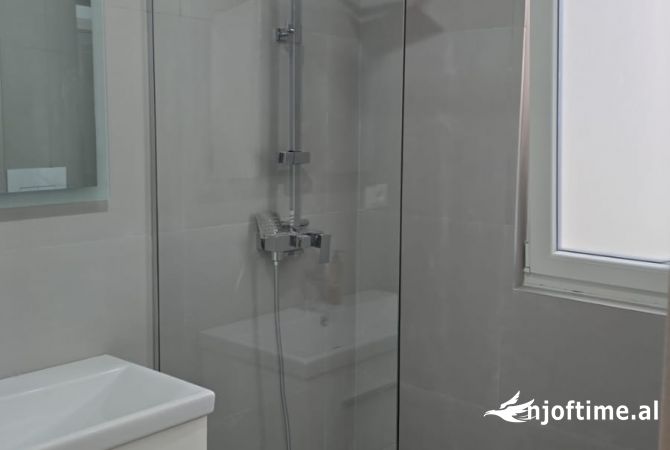 Shtepi me qera Apartament ne Tirane, 2+1, Mobilimi E mobiluar, Pagesa 550  Euro.