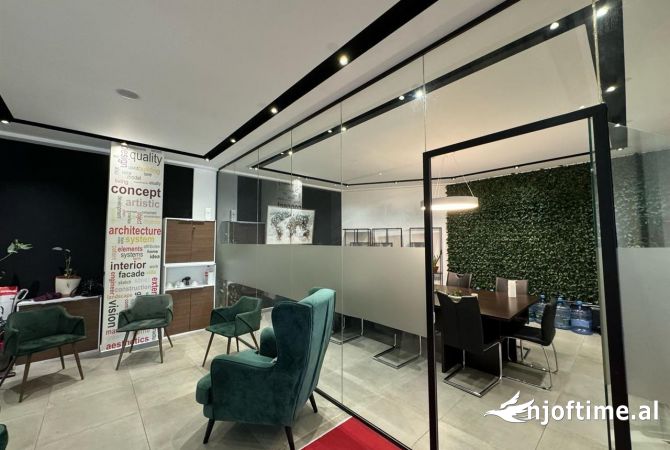 Ambiente Commerciale in Vendita 3+1 a Tirana - 600,000 Euro