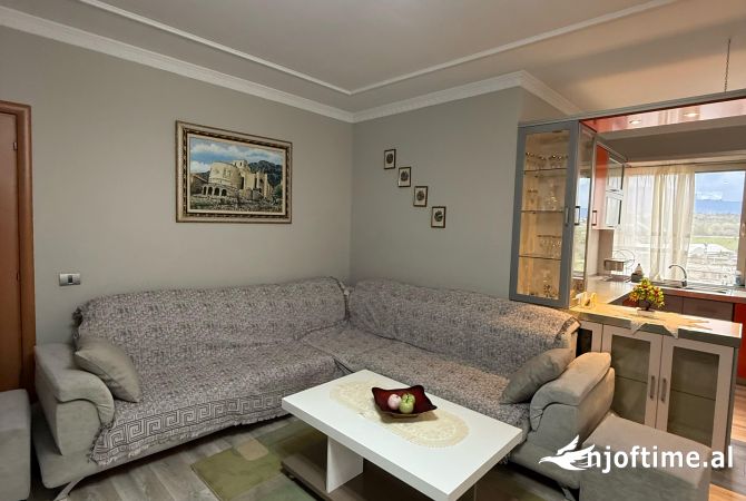 Shtepi me qera Apartament ne Tirane, 2+1, Mobilimi E mobiluar, Pagesa 800  Euro.