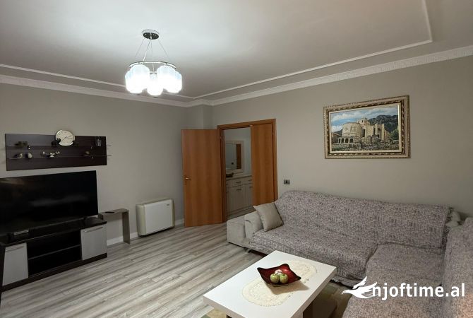 Shtepi me qera Apartament ne Tirane, 2+1, Mobilimi E mobiluar, Pagesa 800  Euro.