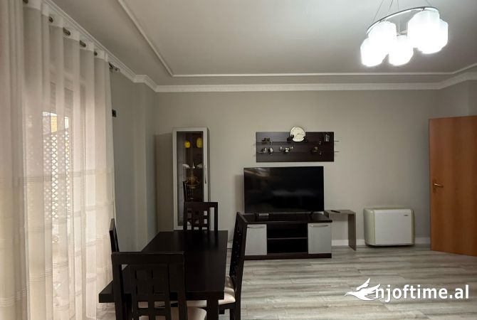 Shtepi me qera Apartament ne Tirane, 2+1, Mobilimi E mobiluar, Pagesa 800  Euro.