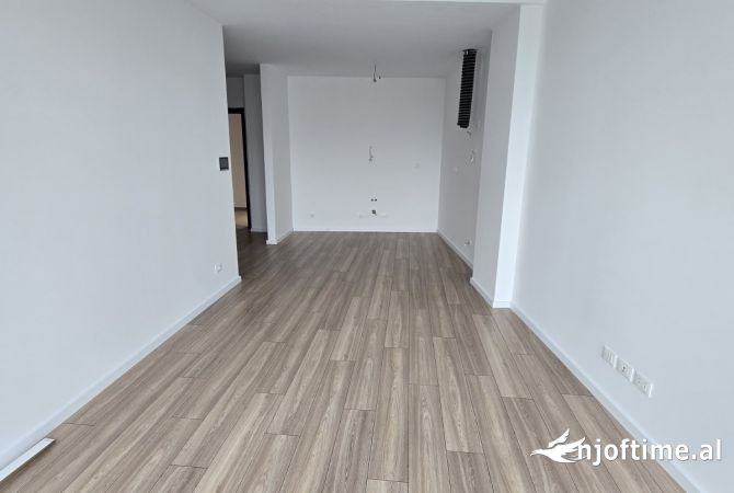 Ambient biznesi me qera 3+1 ne Tirane - 1,200 Euro