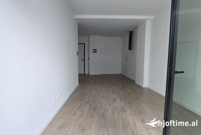 Ambient biznesi me qera 3+1 ne Tirane - 1,200 Euro