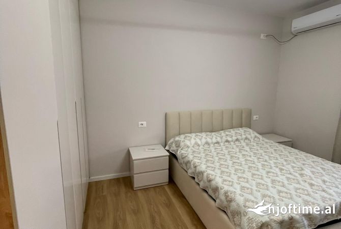 Shtepi ne shitje Apartament ne Tirane, 2+1, Mobilimi E mobiluar, Pagesa 200,000  Euro.