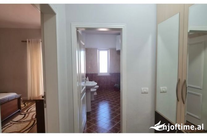 Shtepi ne shitje Apartament ne Tirane, 2+1, Mobilimi E mobiluar, Pagesa 160,000  Euro.