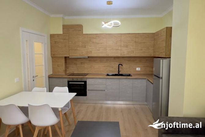 Shtepi me qera Apartament ne Tirane, 2+1, Mobilimi E mobiluar, Pagesa 550  Euro.