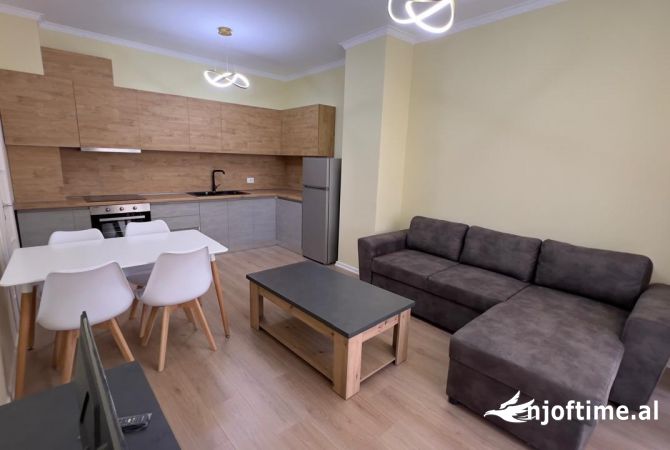 Shtepi me qera Apartament ne Tirane, 2+1, Mobilimi E mobiluar, Pagesa 550  Euro.
