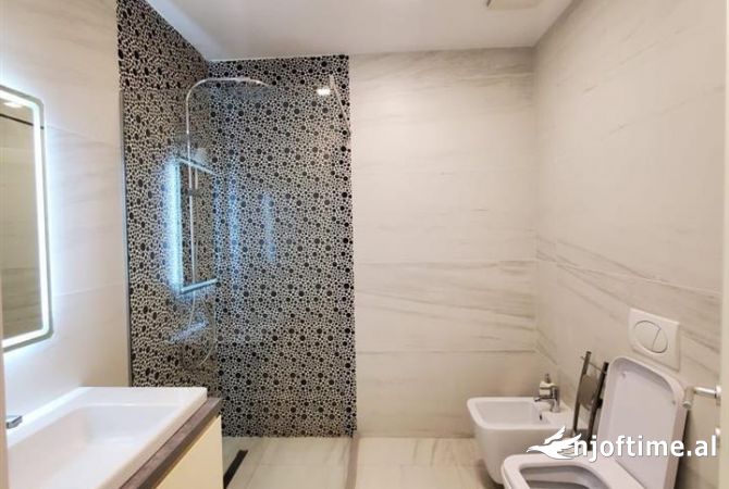 Shtepi me qera Apartament ne Tirane, 2+1, Mobilimi E mobiluar, Pagesa 700  Euro.