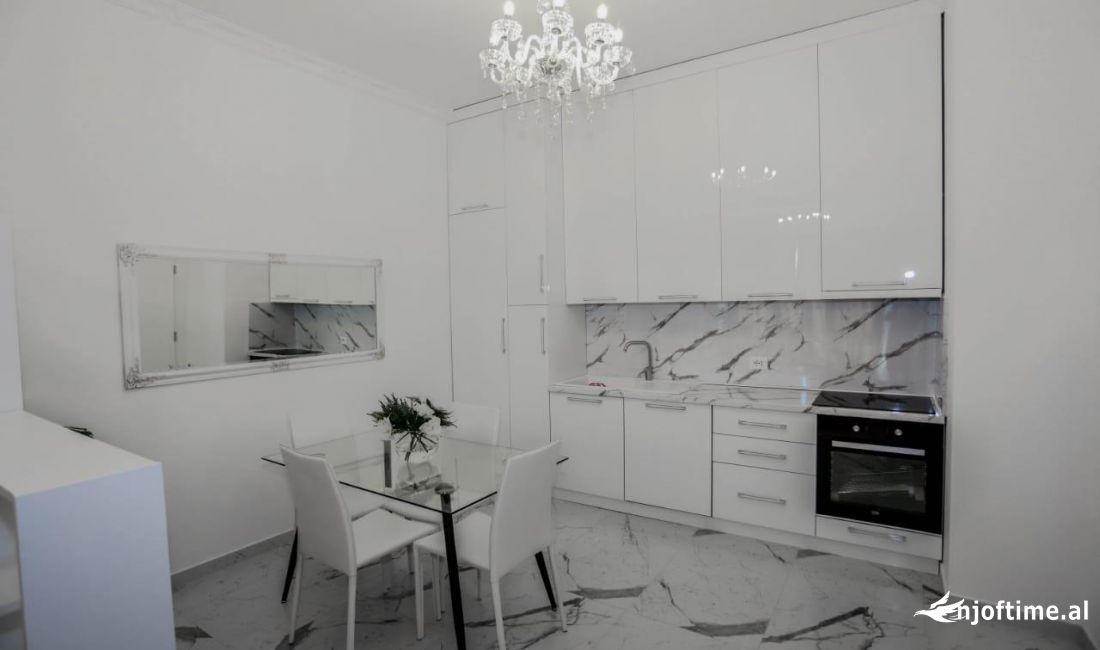 Shtepi me qera Apartament ne Tirane, 1+1, Mobilimi E mobiluar, Pagesa 850  Euro.