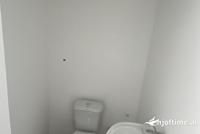 Ambient biznesi me qera 3+1 ne Tirane - 1,500 Euro