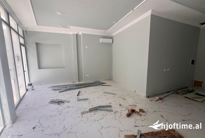 AMBIENT BIZNESI ME QERA TE RRUGA MINE PEZA 