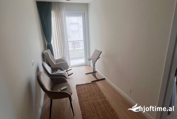 Shtepi me qera Apartament ne Tirane, 2+1, Mobilimi E mobiluar, Pagesa 900  Euro.