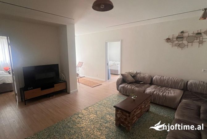Shtepi me qera Apartament ne Tirane, 2+1, Mobilimi E mobiluar, Pagesa 900  Euro.